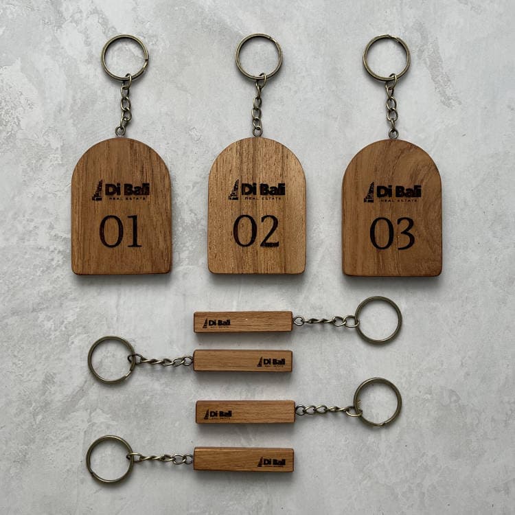Lokatan wooden keychain — unique Bali craft